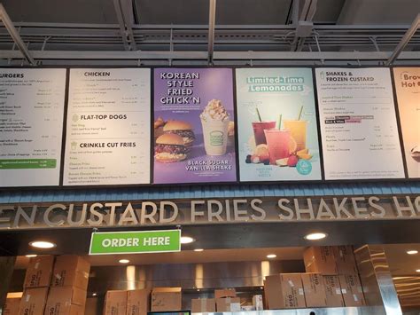 shake shack ladue crossing.